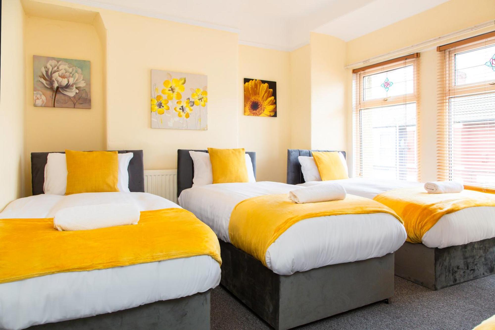 Newly Launched 3 Bedroom House With Free Parking Litherland Extérieur photo