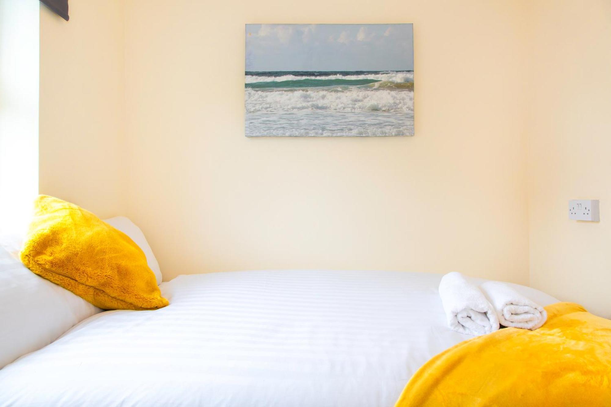 Newly Launched 3 Bedroom House With Free Parking Litherland Extérieur photo