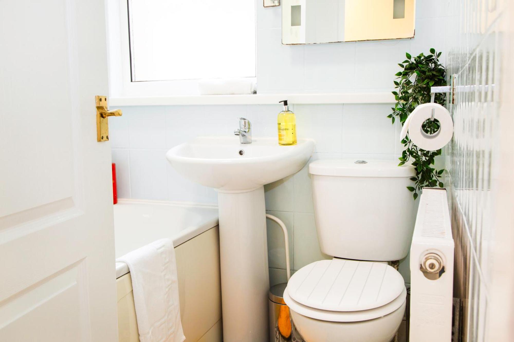 Newly Launched 3 Bedroom House With Free Parking Litherland Extérieur photo