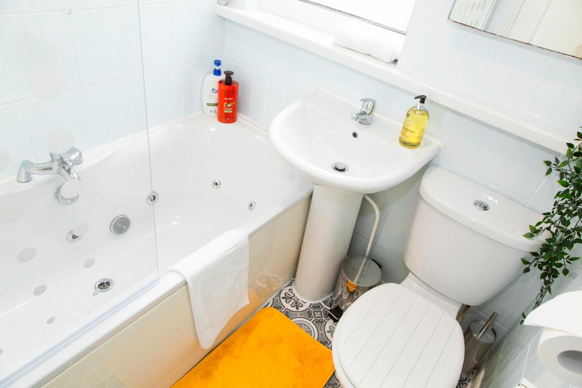 Newly Launched 3 Bedroom House With Free Parking Litherland Extérieur photo