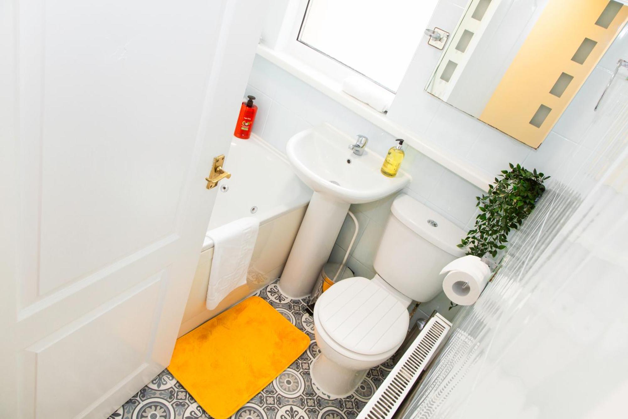 Newly Launched 3 Bedroom House With Free Parking Litherland Extérieur photo