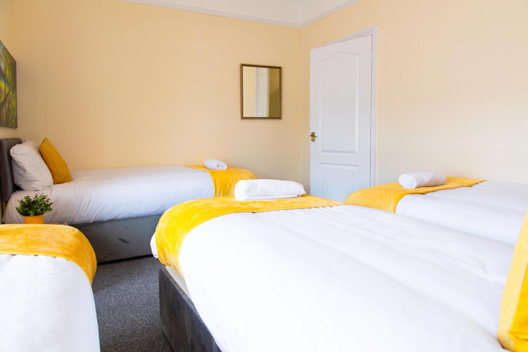 Newly Launched 3 Bedroom House With Free Parking Litherland Extérieur photo