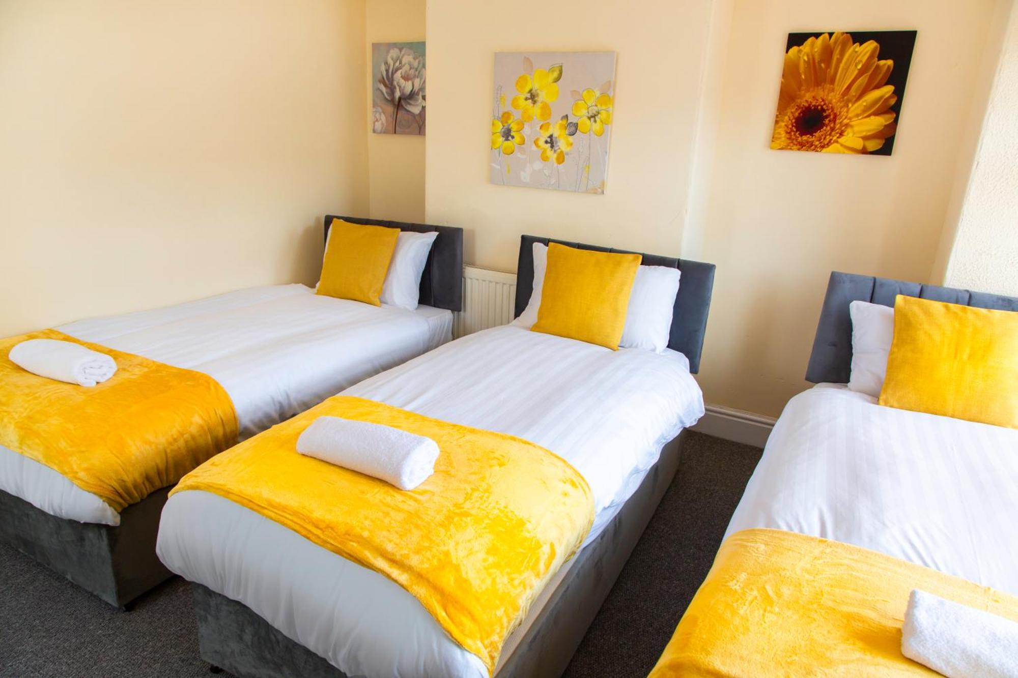 Newly Launched 3 Bedroom House With Free Parking Litherland Extérieur photo